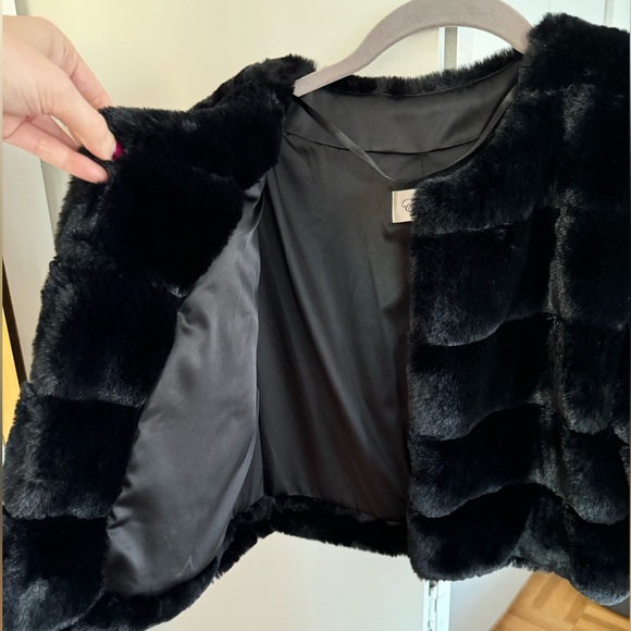 Eliza J Faux Fur Cropped Jacket - Picture 6 of 6